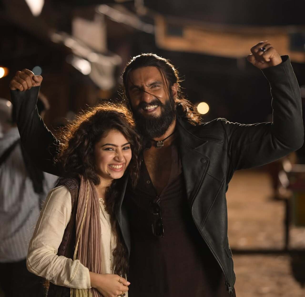 After making her debut with Dhurandhar, Sara Arjun expressed her gratitude to her co-star Ranveer Singh by sharing these candid clicks. She praised his generosity and empathy.